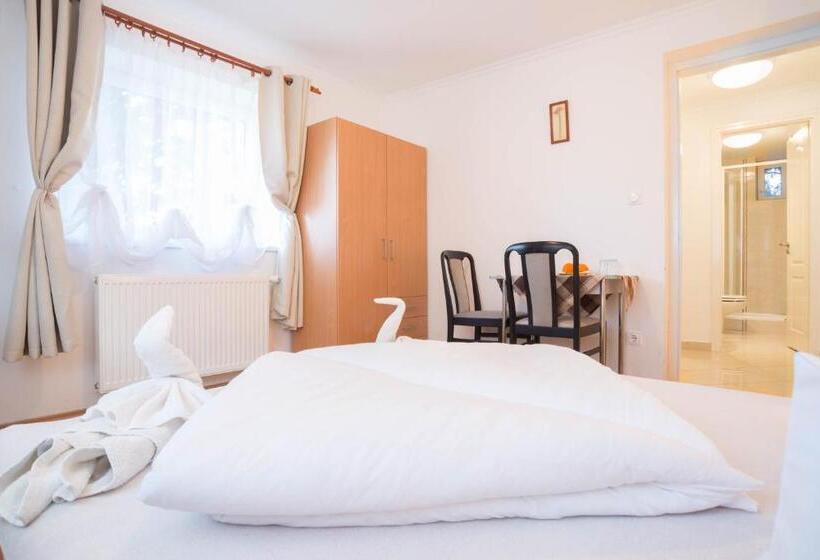 סוויטה, Toldi Panzió Hévíz