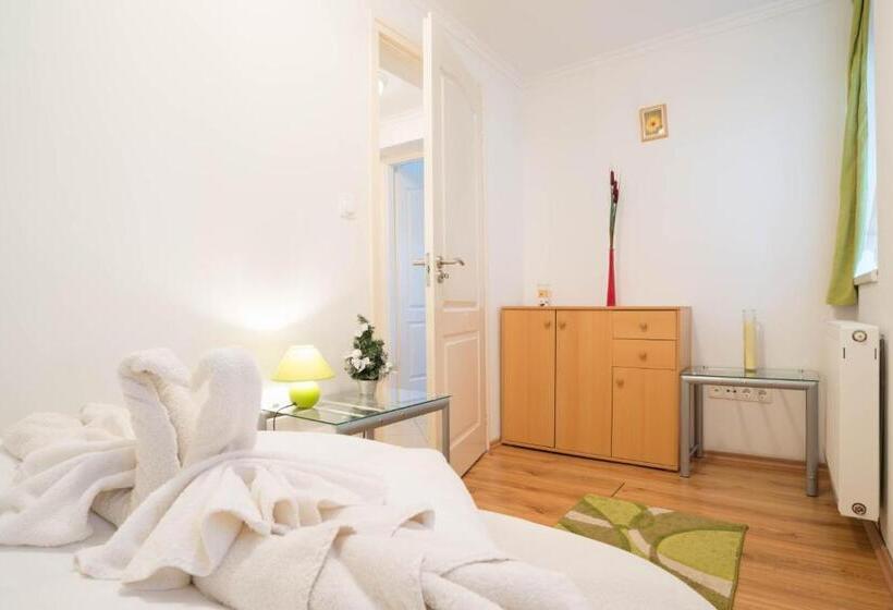 סוויטה, Toldi Panzió Hévíz