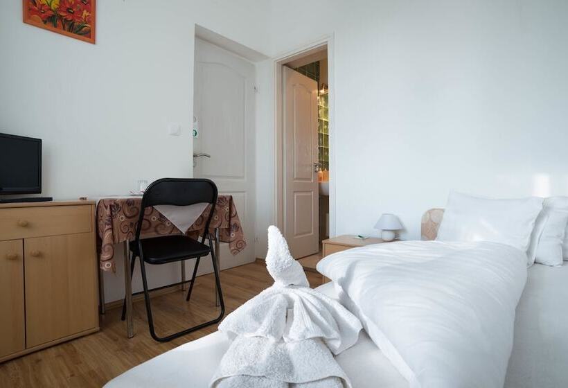 חדר סטנדרט יחיד, Toldi Panzió Hévíz