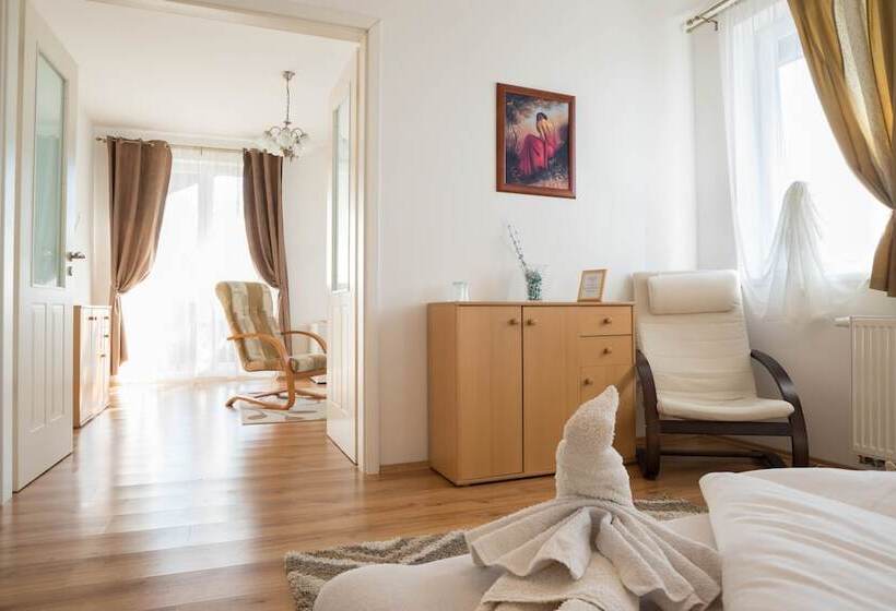 סוויטת 2 חדרי שינה, Toldi Panzió Hévíz