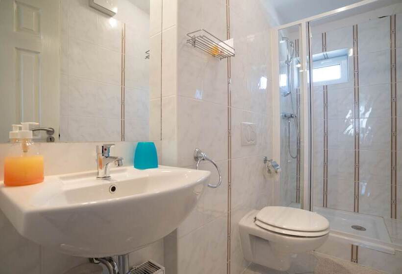 סוויטת 2 חדרי שינה, Toldi Panzió Hévíz