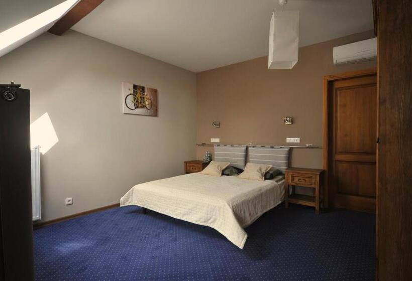 חדר סטנדרט לשלושה, Vertigo Narie