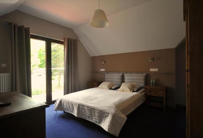 חדר סטנדרט לשלושה, Vertigo Narie