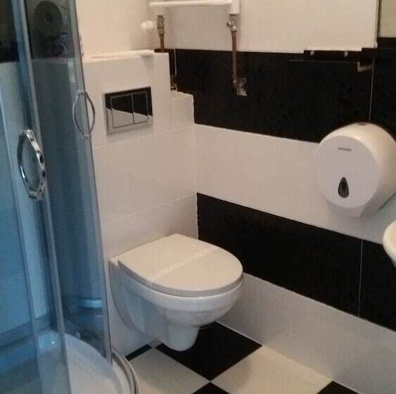 اتاق استاندارد یک تخته با بالکن, Villa Hubertus Kutno