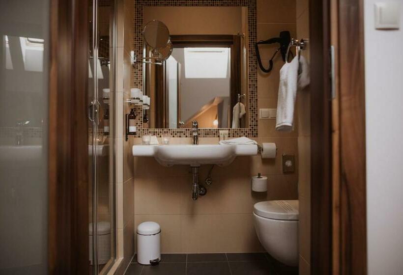 חדר סטנדרט, Winny Dworek