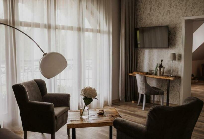 דירת חדר, Winny Dworek