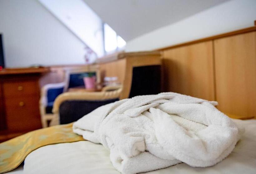 חדר סטנדרט לשלושה, Nyerges Hotel Termál Superior