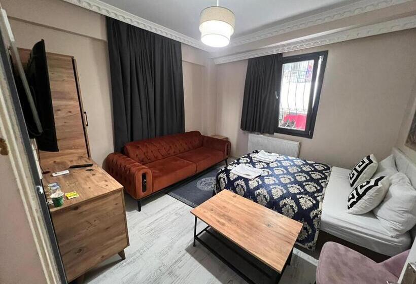 スーペリアトリプルルーム, Royal