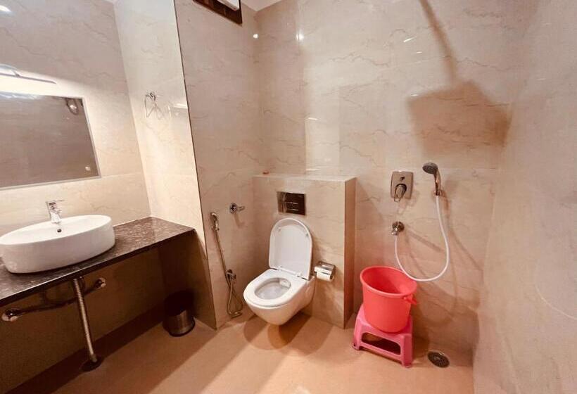 Номер Deluxe Кровать Кинг, Ganges Blossam A Four Star Luxury Hotel & Resort