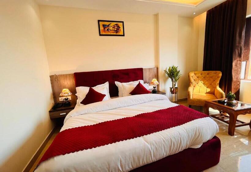 Номер Deluxe Кровать Кинг, Ganges Blossam A Four Star Luxury Hotel & Resort