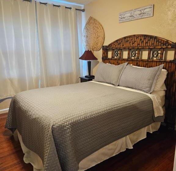 سوییت لوکس, Oasis Palms Resort