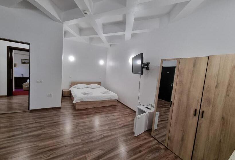 דירת חדר, Perla Oltului