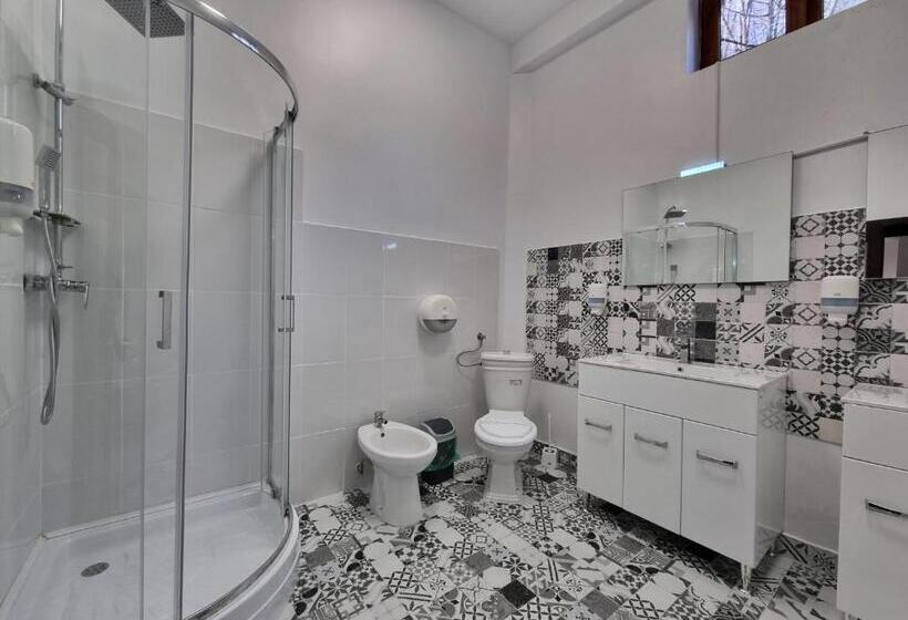 דירת חדר, Perla Oltului