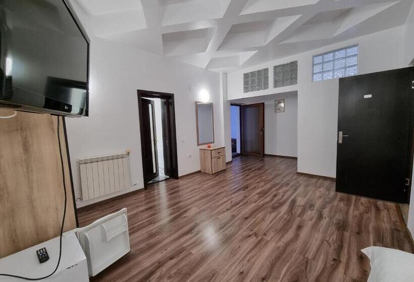 דירת חדר, Perla Oltului