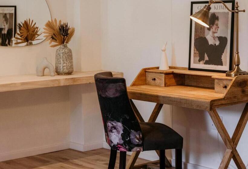 سوییت لوکس, Fancy Fritz B&b