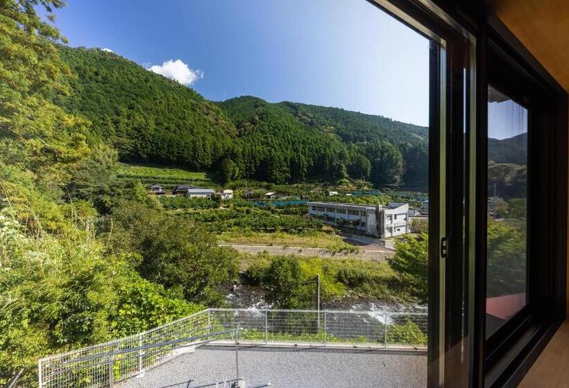 Habitació Quàdruple Estàndard, 日本の秘境で味わう絶品地鶏 ジローのおうち