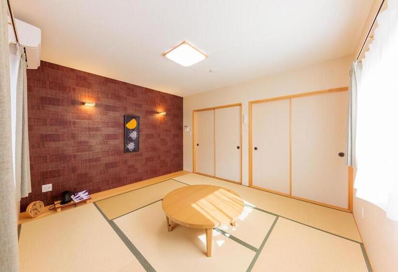 Habitació Quàdruple Estàndard, 日本の秘境で味わう絶品地鶏 ジローのおうち