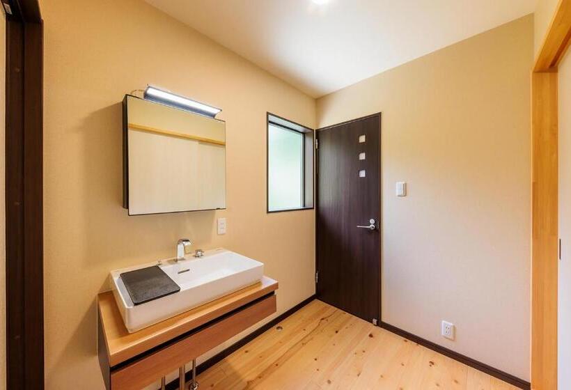 Habitació Quàdruple Estàndard, 日本の秘境で味わう絶品地鶏 ジローのおうち