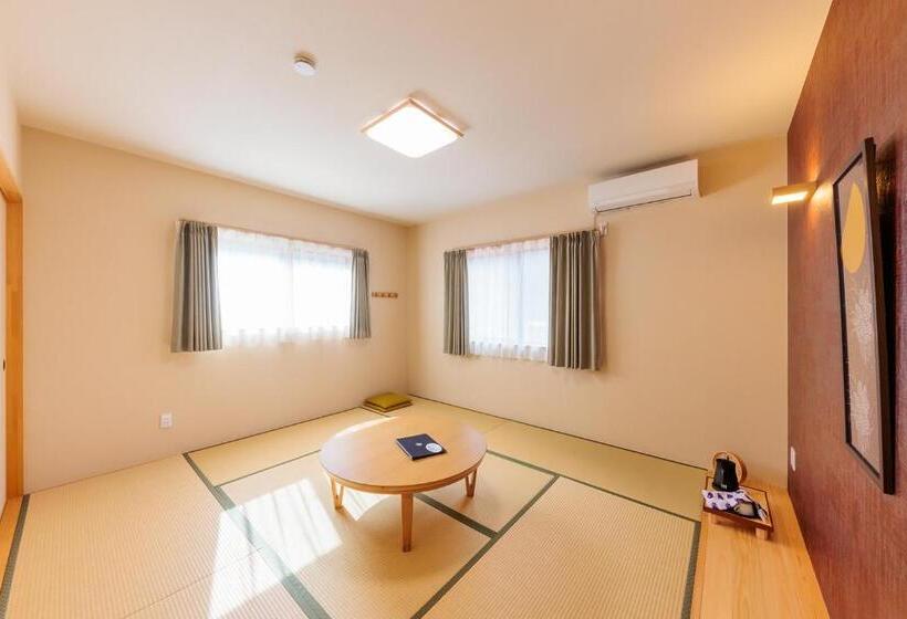 Habitació Quàdruple Estàndard, 日本の秘境で味わう絶品地鶏 ジローのおうち