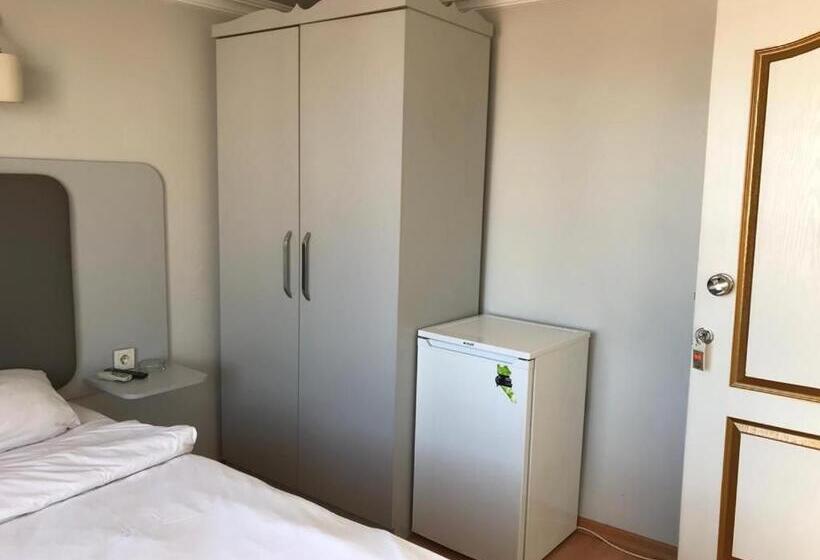 غرفة قياسية, Emin Konak