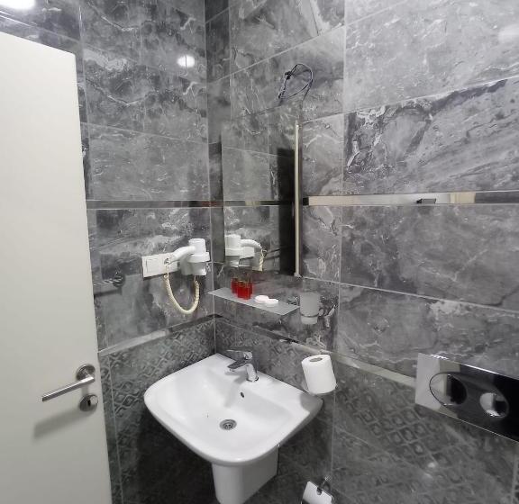 חדר סטנדרט יחיד, Emin Konak