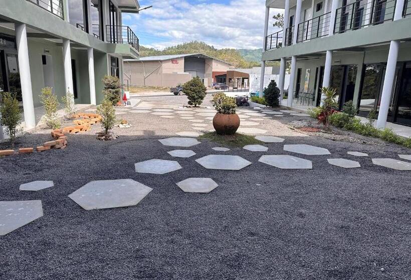 سوئیت جونیور با چشم‌انداز باغ, ágape