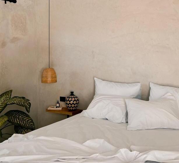 Номер Deluxe, Tukasa   Surfhouse