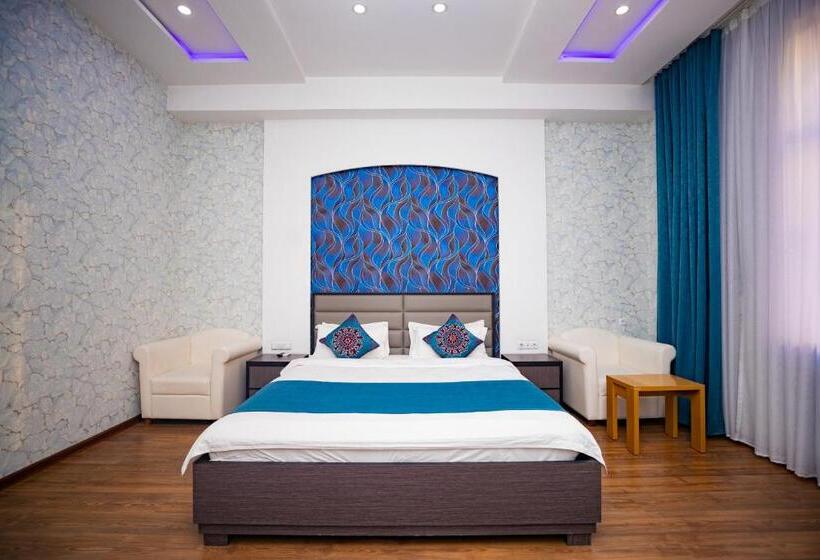 اتاق لوکس, Vatan Dushanbe