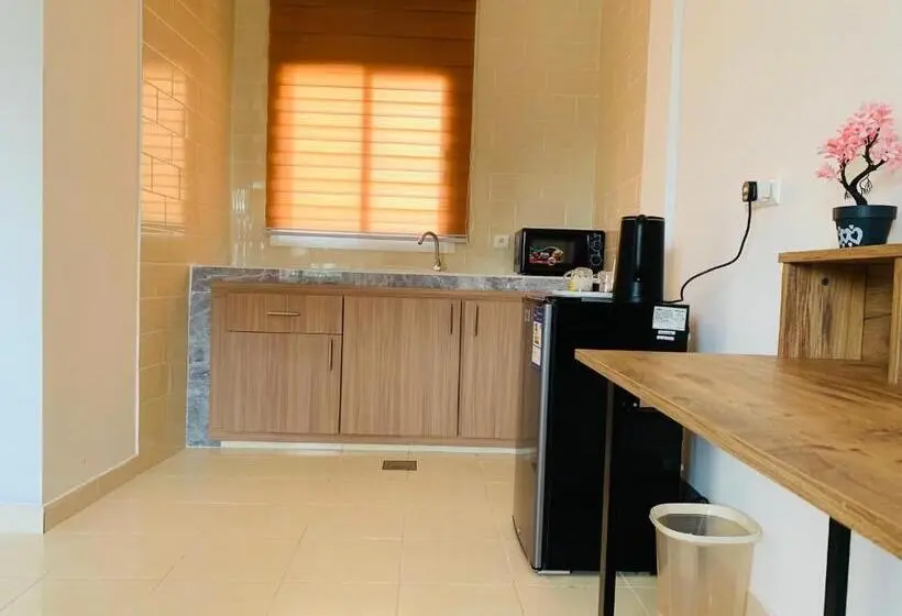 استودیوی لوکس, Namaste Hotel & Restaurant