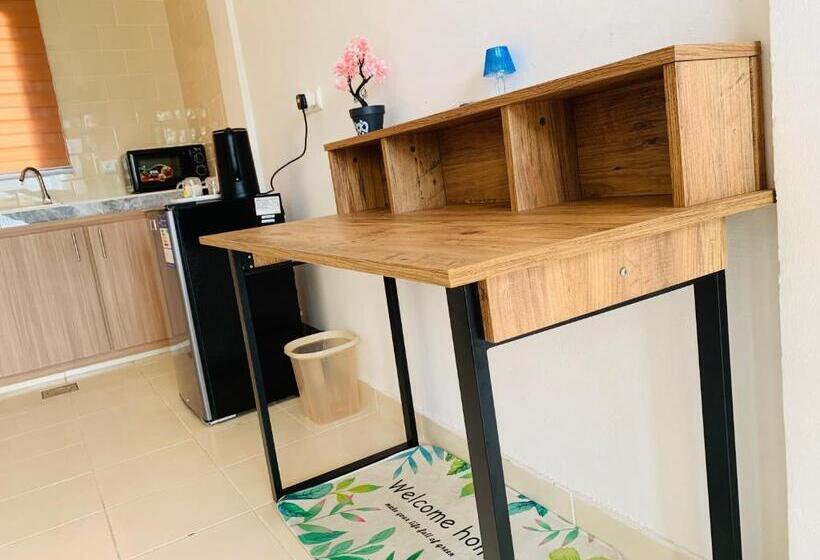 استودیوی لوکس, Namaste Hotel & Restaurant