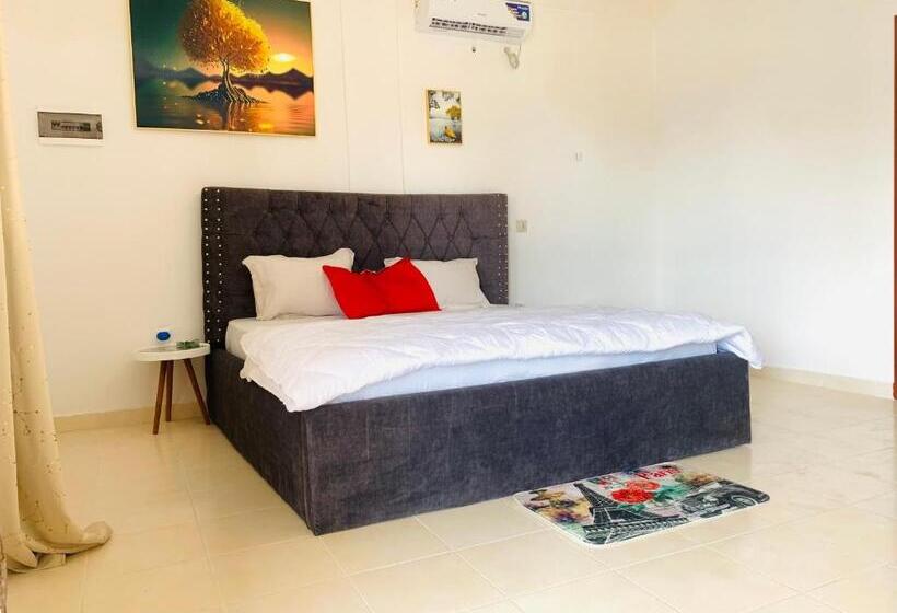 استودیوی لوکس, Namaste Hotel & Restaurant