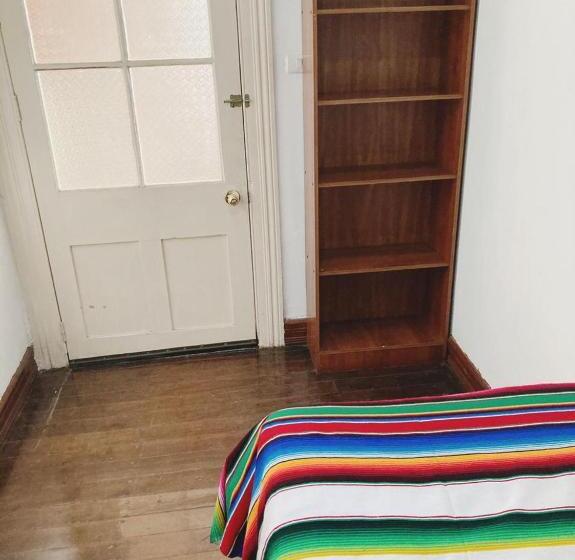 اتاق استاندارد یک نفره, Hostal Tulio Porteño