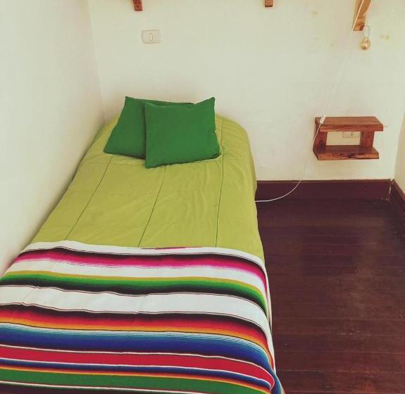 اتاق استاندارد یک نفره, Hostal Tulio Porteño