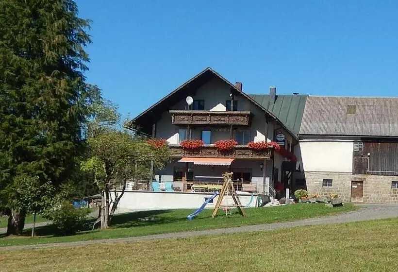 ガーデンビュースタンダードルーム, Zum Bergbauern