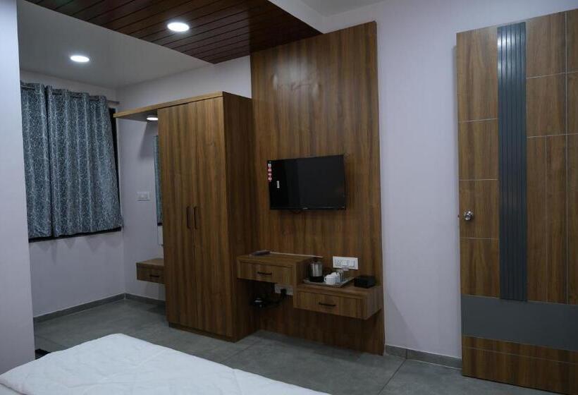 Номер Deluxe, Shree Ram