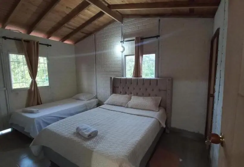 スタンダードトリプルルーム, Hostal Beshalom