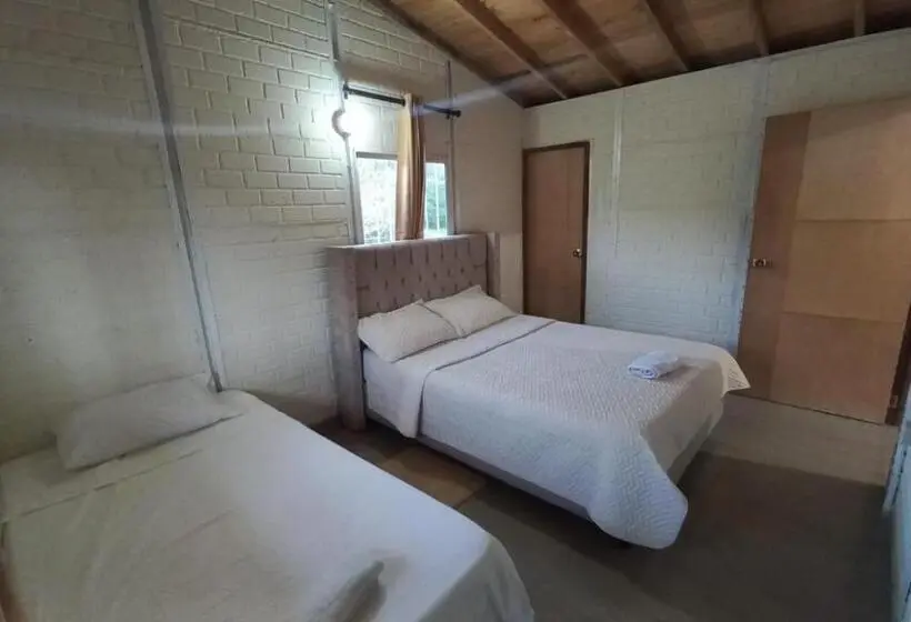 スタンダードトリプルルーム, Hostal Beshalom
