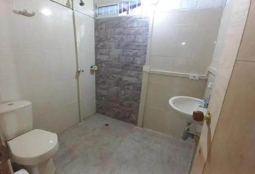 スタンダード4人部屋, Hostal Beshalom