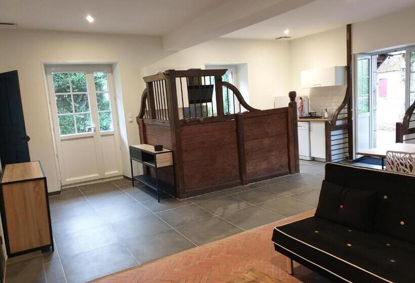 ガーデンビュースタンダードルーム, La Casa D Augy Logement Du Rez De Jardin