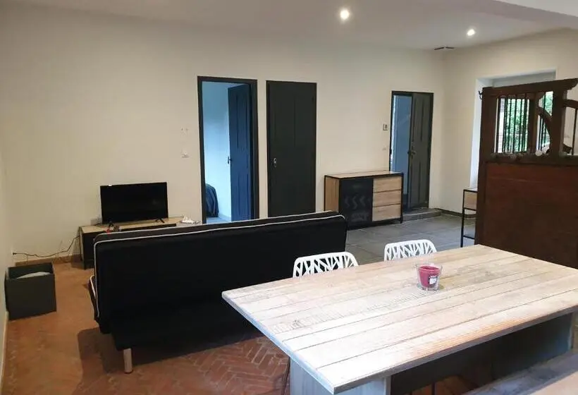 ガーデンビュースタンダードルーム, La Casa D Augy Logement Du Rez De Jardin