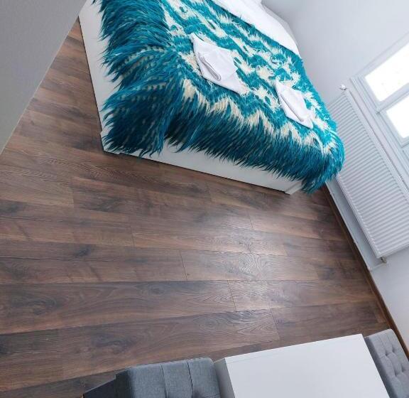 غرفة قياسية حمام مشترك, Pensiunea Adela