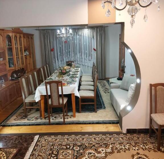 غرفة بريميوم رباعية, Pensiunea Adela