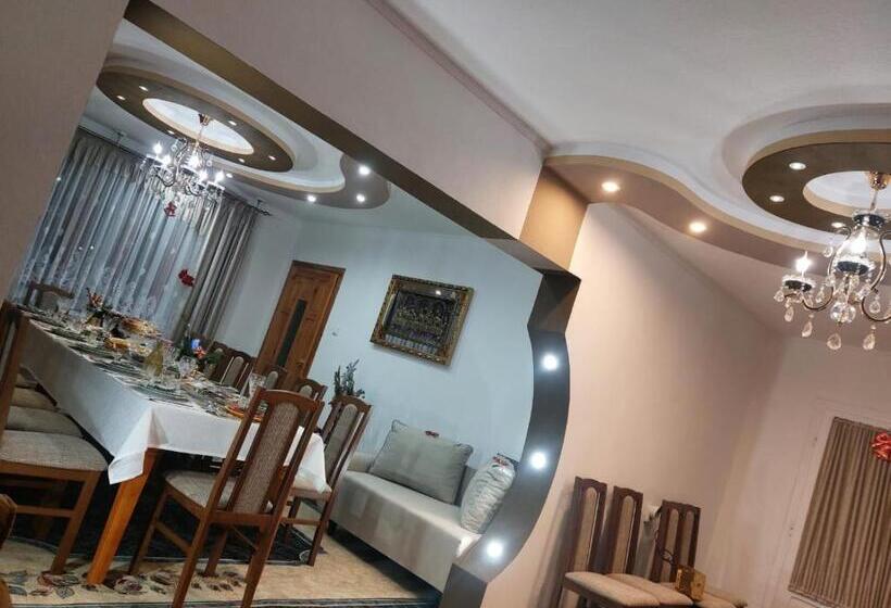 غرفة بريميوم رباعية, Pensiunea Adela