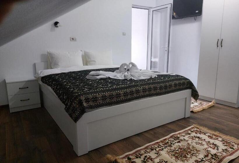 اتاق سوپریور سه تخته, Pensiunea Adela