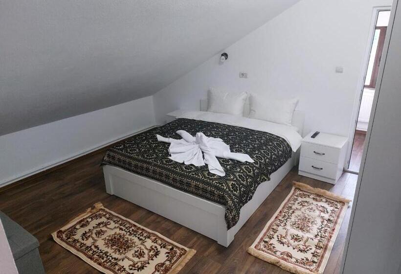 غرفة سوبيريور ثلاثية, Pensiunea Adela