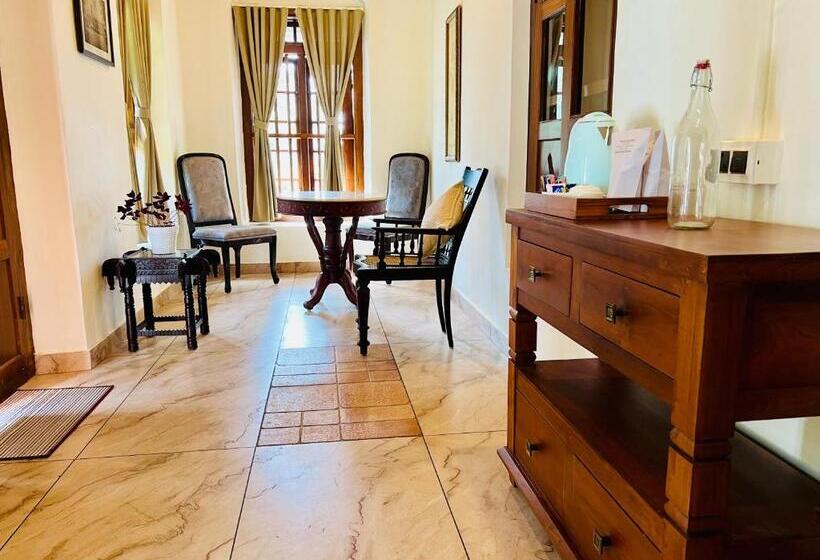 발코니가 있는 스위트, Nature Sanctuary Urumbi Hills