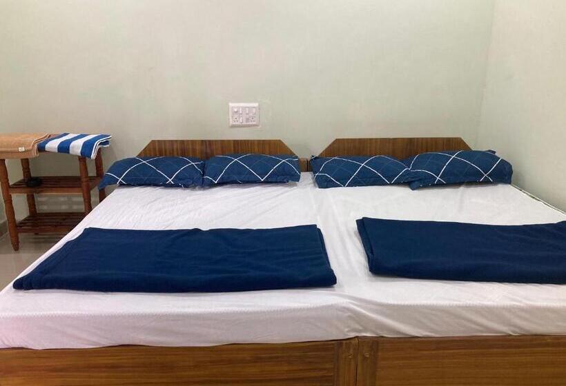 اتاق خانوادگی با چشم‌انداز دریا, Oceanic Stay And Restaurant Gokarna