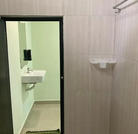 اتاق استاندارد چهار تخته, Oceanic Stay And Restaurant Gokarna