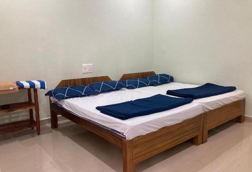 اتاق لوکس خانوادگی, Oceanic Stay And Restaurant Gokarna