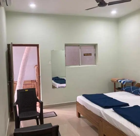 اتاق لوکس خانوادگی, Oceanic Stay And Restaurant Gokarna